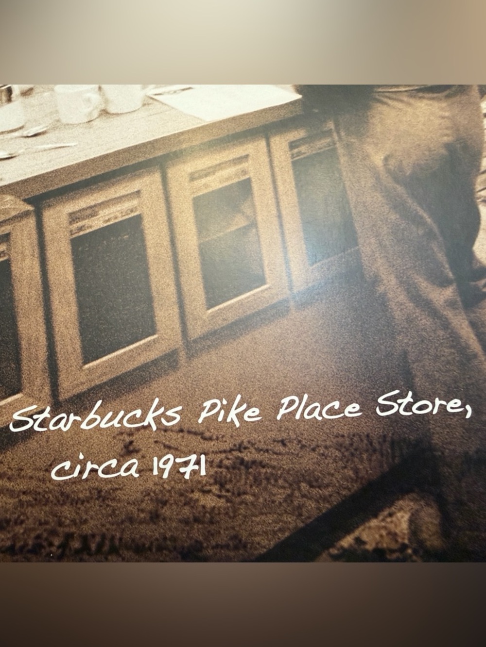 First Starbucks  Seattle’s famous Pikes Place store est 1971 poster collector - Picture 3 of 9